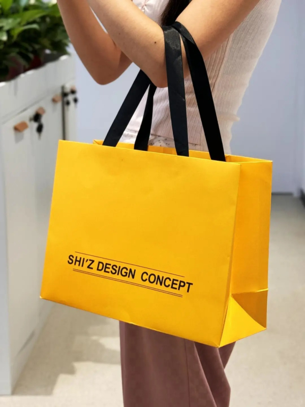 Geantă de hârtie personalizată în stil INS, albă, din carton cu mâneri, pungă de ambalaj pentru cadouri