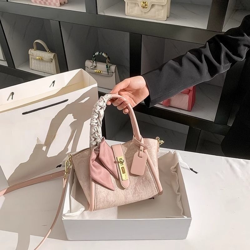 Ženska bucket torba s vezenjem, PU materijal, mala veličina, lagani luksuz, novi kineski stil, 2025 model