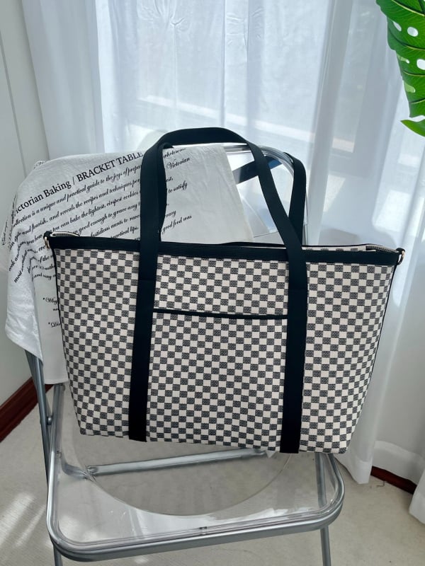 Ženska Fly-Knit torba s klasičnim crno-bijelim karom, elegantna i svestrana torba za rame