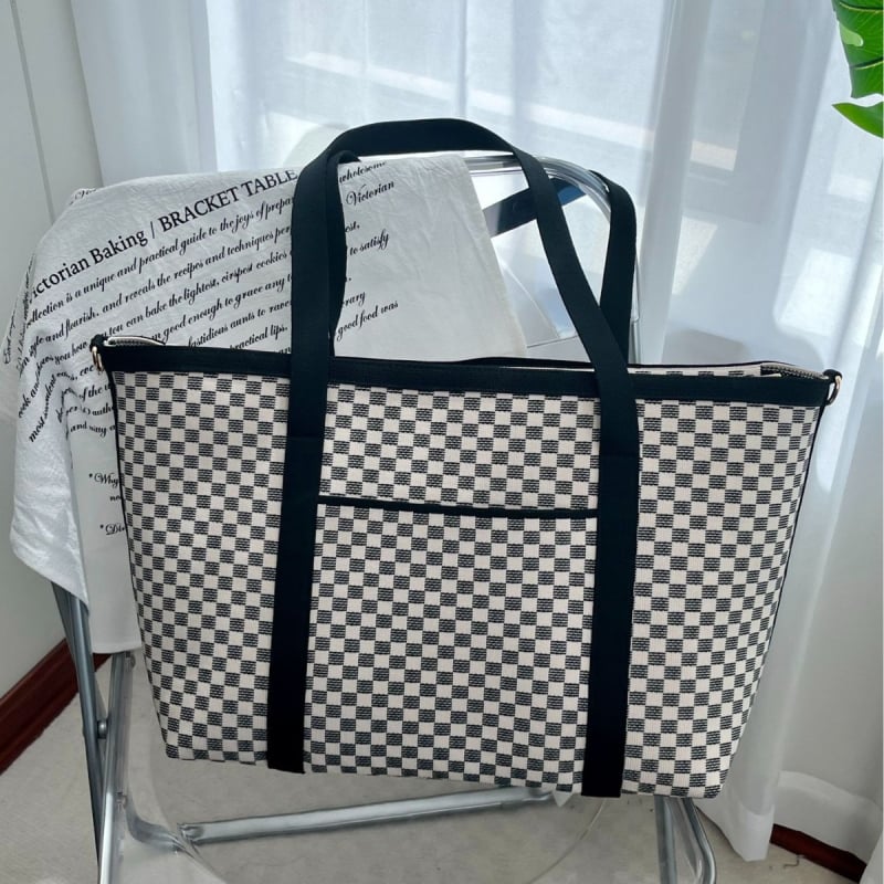 Ženska Fly-Knit torba s klasičnim crno-bijelim karom, elegantna i svestrana torba za rame