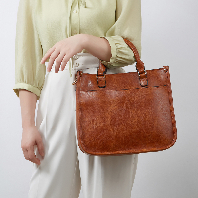 Ženska vintage tote torba 2025 — europsko-američki retro stil, crossbody s širokom remenom, svakodnevna upotreba.
