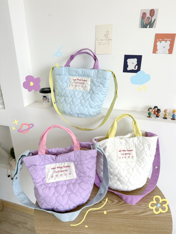 Purpurna quiltirana crossbody torba bucket stila, velika, mek pamuk, podstava od platna, cilindrični oblik, magnetsko zatvaranje