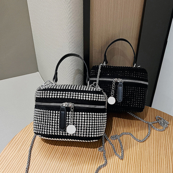 Box torbica preko ramena s kristalima i lancem, moderni personalizirani crossbody od PU kože