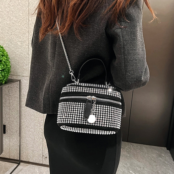 Box torbica preko ramena s kristalima i lancem, moderni personalizirani crossbody od PU kože