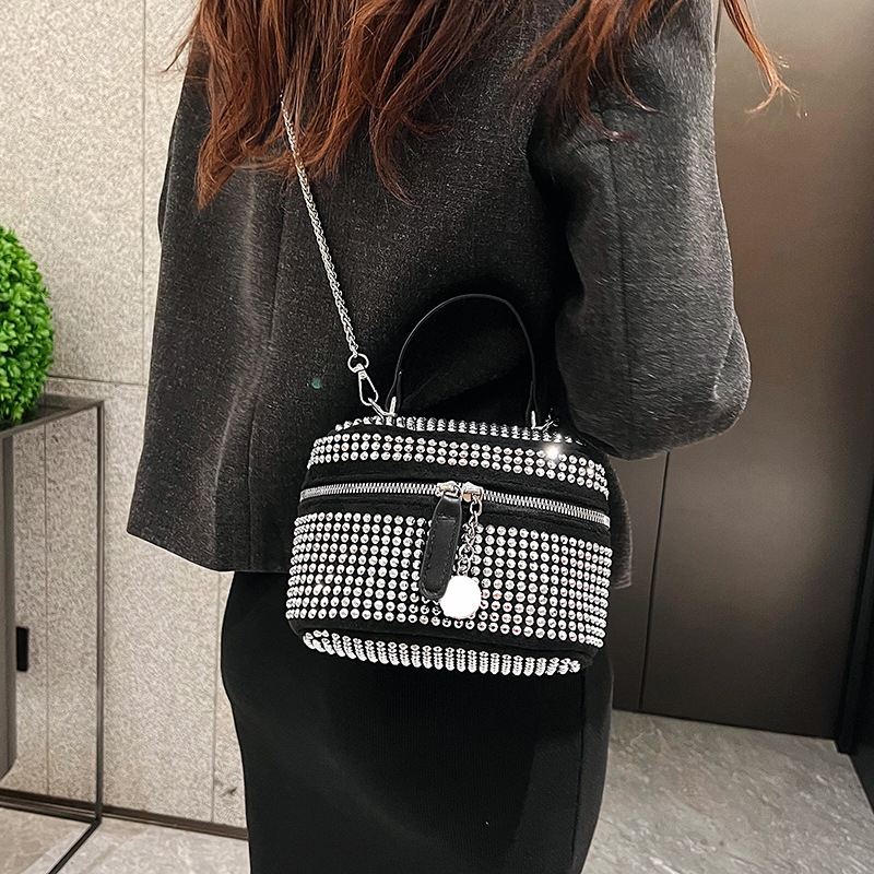 Box torbica preko ramena s kristalima i lancem, moderni personalizirani crossbody od PU kože