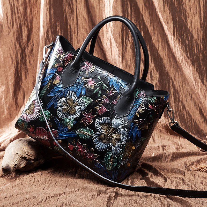 Ženska torbica od prave kože, etnički stil, crossbody s dizajnom krila, srednja veličina, vertikalni kvadratni oblik, zatvarač, unutarnji džepovi, Zhuo Liang