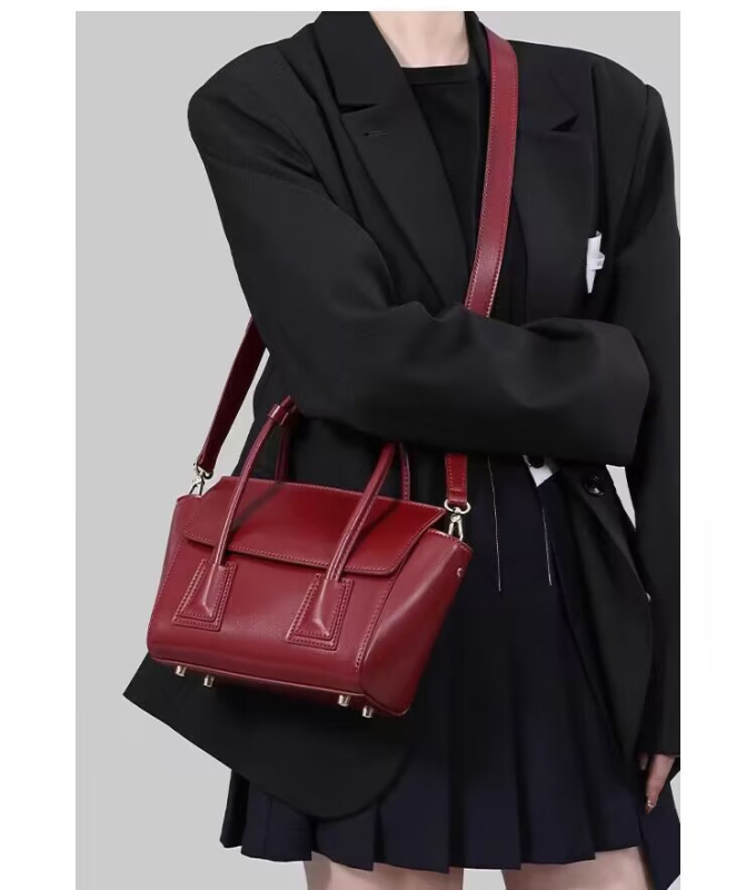 Crvena svadbena torbica za svakodnevnu uporabu, nišn dizajn, lagana luksuzna torbica s oblikom krila, elegantan crossbody i torbica za nošenje u ruci
