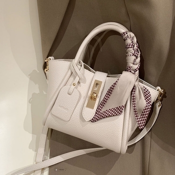 Nišna torbica s oblikom krila, TOGO tekstura, mala crossbody torbica