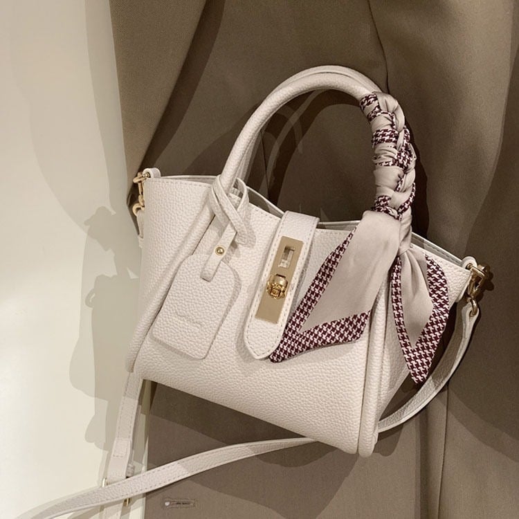 Nišna torbica s oblikom krila, TOGO tekstura, mala crossbody torbica