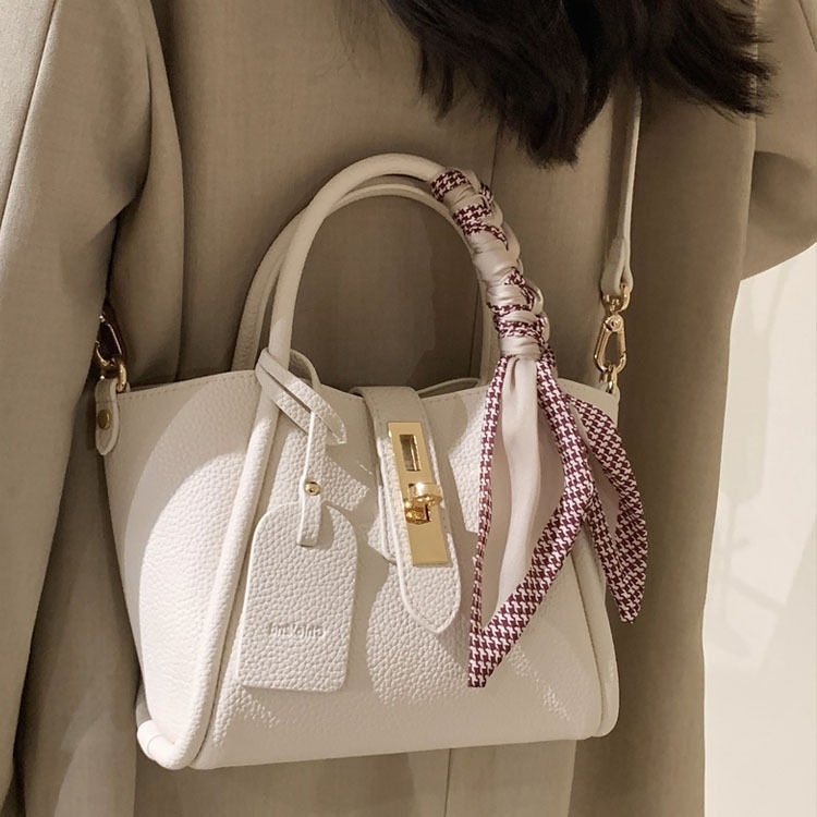Nišna torbica s oblikom krila, TOGO tekstura, mala crossbody torbica