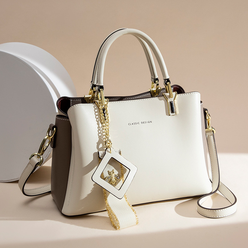 Ženska torbica od prave kože s ručicom i crossbody remenom