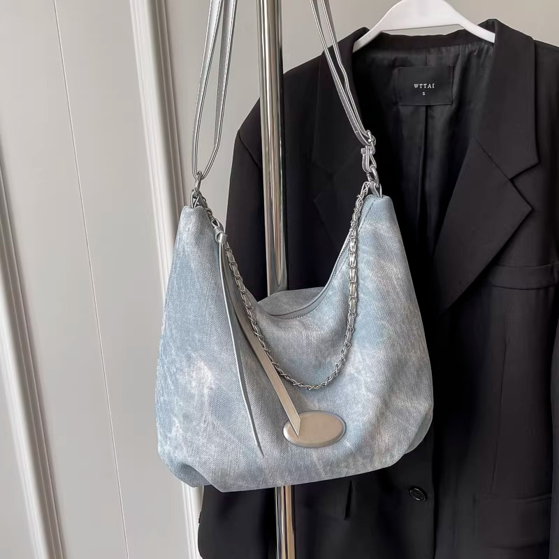 Ženska platnena crossbody torba s plisiranim dizajnom oblaka, srednja veličina, jesen 2025