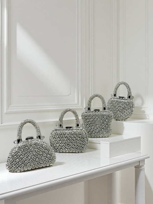 Clutch torbica sa kristalima, lančana traka, mini ženska torba, moderna i svestrana