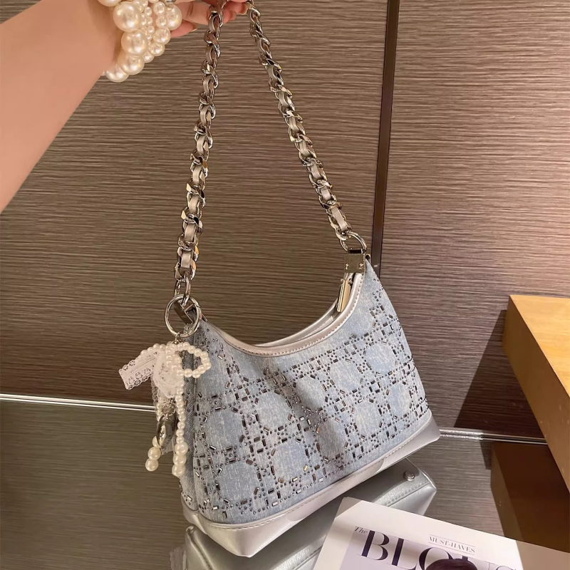 Ženska crossbody torba za svakodnevnu upotrebu, moderna i minimalistička
