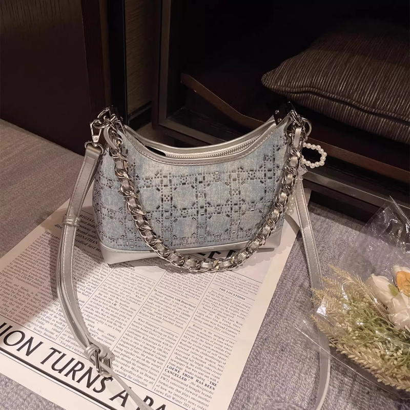 Ženska crossbody torba za svakodnevnu upotrebu, moderna i minimalistička