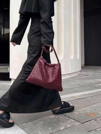 2025 novi model od ovčje kože, tkanata torba s motívom oblaka, ženska crossbody torba za ljeto, jednostavna i svestrana