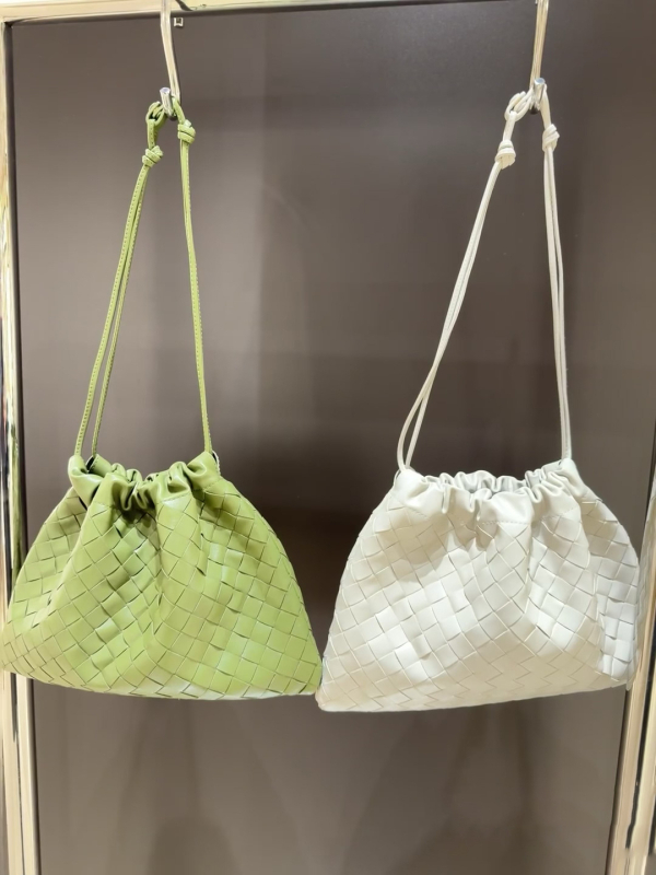2025 novi model od ovčje kože, tkanata torba s motívom oblaka, ženska crossbody torba za ljeto, jednostavna i svestrana