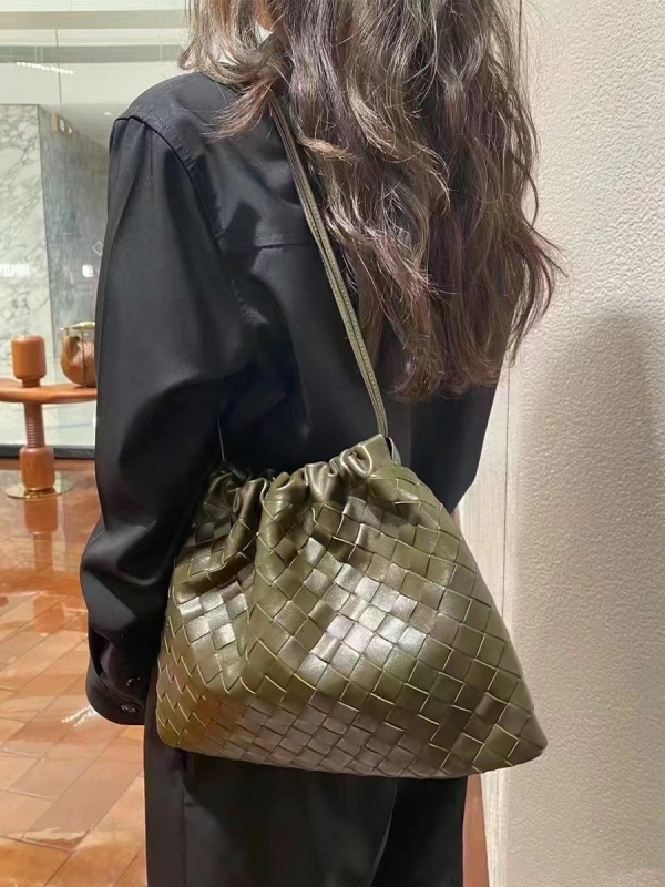 2025 novi model od ovčje kože, tkanata torba s motívom oblaka, ženska crossbody torba za ljeto, jednostavna i svestrana
