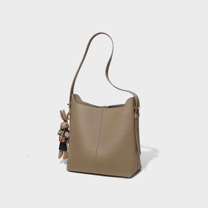 Ženska torba bucket, 2026 novi model, prirodna koža, visoka kvaliteta, velika zapremina, za ramena i crossbody