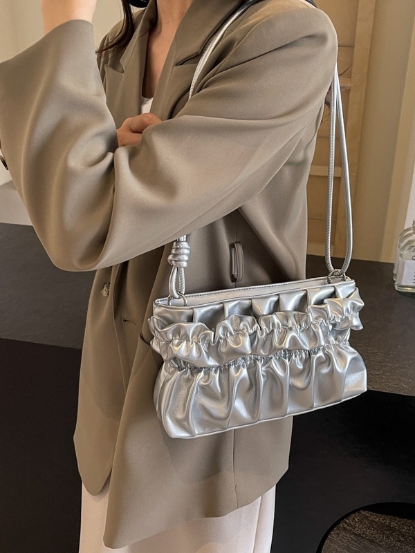Srebrna mini ženska torbica s plisiranim dizajnom oblaka, ljeto 2024, crossbody torba