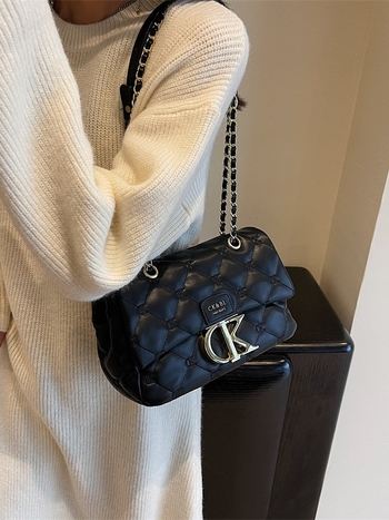 Moderna torbica za rame s prešivanim kvadratićem, lančanim remenom, korejski stil, Chanel nadahnut dizajnom, jedinstven dizajn s slovima