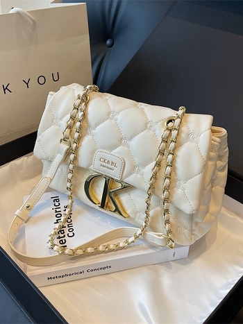 Moderna torbica za rame s prešivanim kvadratićem, lančanim remenom, korejski stil, Chanel nadahnut dizajnom, jedinstven dizajn s slovima