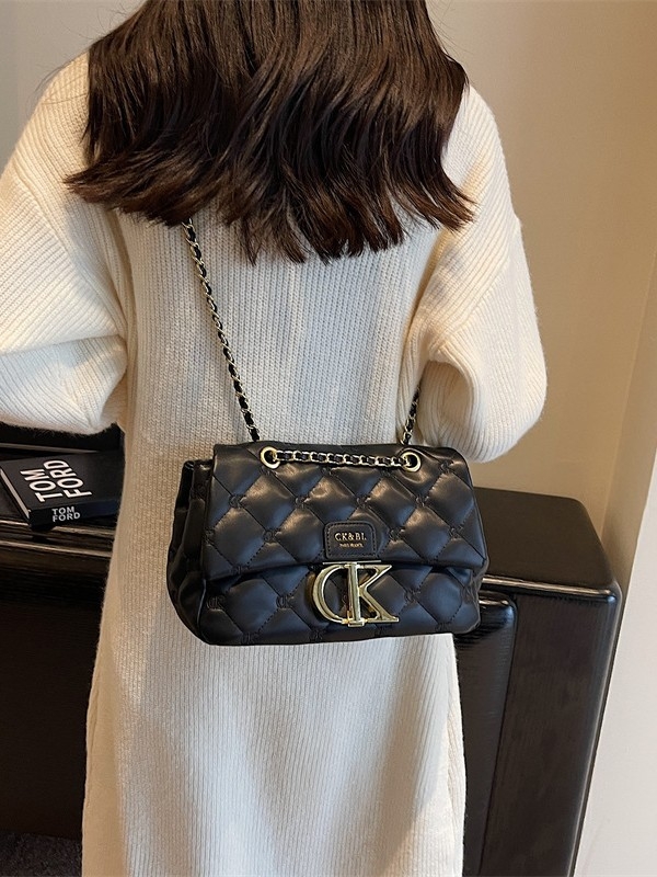 Moderna torbica za rame s prešivanim kvadratićem, lančanim remenom, korejski stil, Chanel nadahnut dizajnom, jedinstven dizajn s slovima