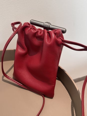 Nova kožna torbica za mobitel s plisiranjem i vezicom, mini crossbody torbica za žene