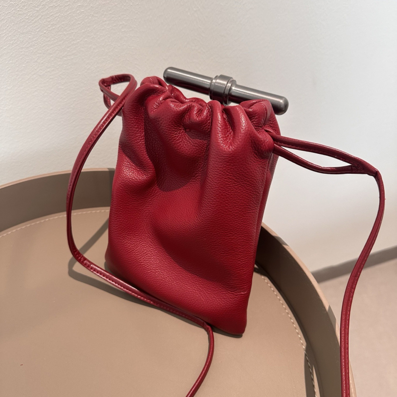 Nova kožna torbica za mobitel s plisiranjem i vezicom, mini crossbody torbica za žene