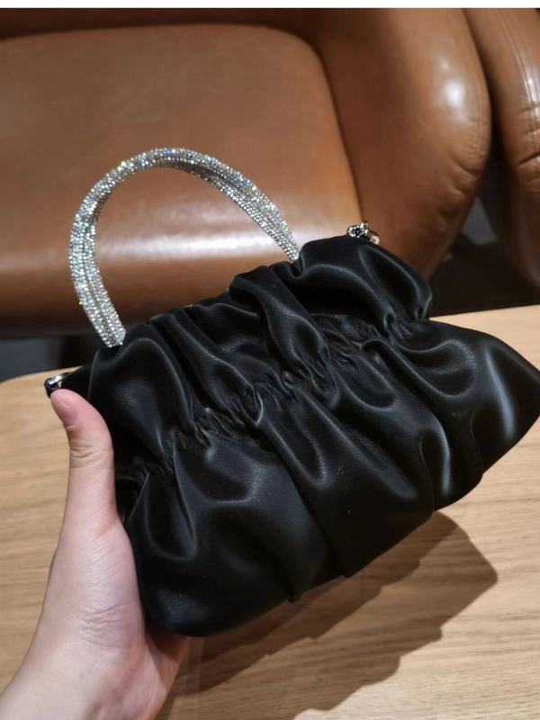 Crossbody torba s kristalima i lancem, plisiran dizajn u stilu oblaka, elegantna ženska torba za ramena, casual i svestrana