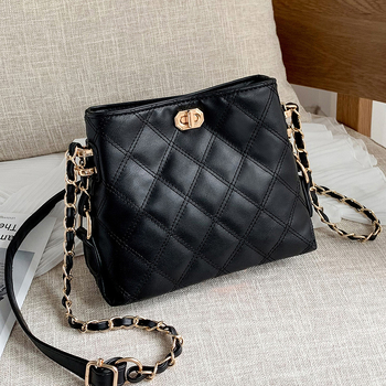Ženska mini crossbody torba s lancem, kvadratni quilt dizajn, jesen 2025