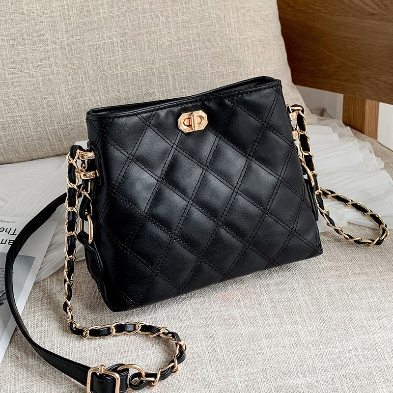 Ženska mini crossbody torba s lancem, kvadratni quilt dizajn, jesen 2025
