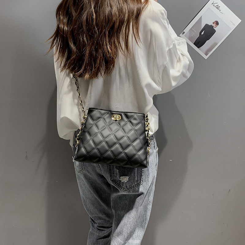 Ženska mini crossbody torba s lancem, kvadratni quilt dizajn, jesen 2025