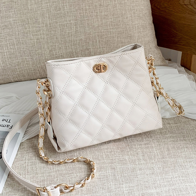 Ženska mini crossbody torba s lancem, kvadratni quilt dizajn, jesen 2025