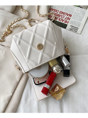 Mala PU crossbody torbica s kviltnim uzorkom i zlatnim kugličnim lancem