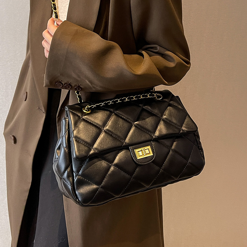 Prošivana crossbody torbica s lancem, mala kvadratna ženska torba, zimska kolekcija 2022