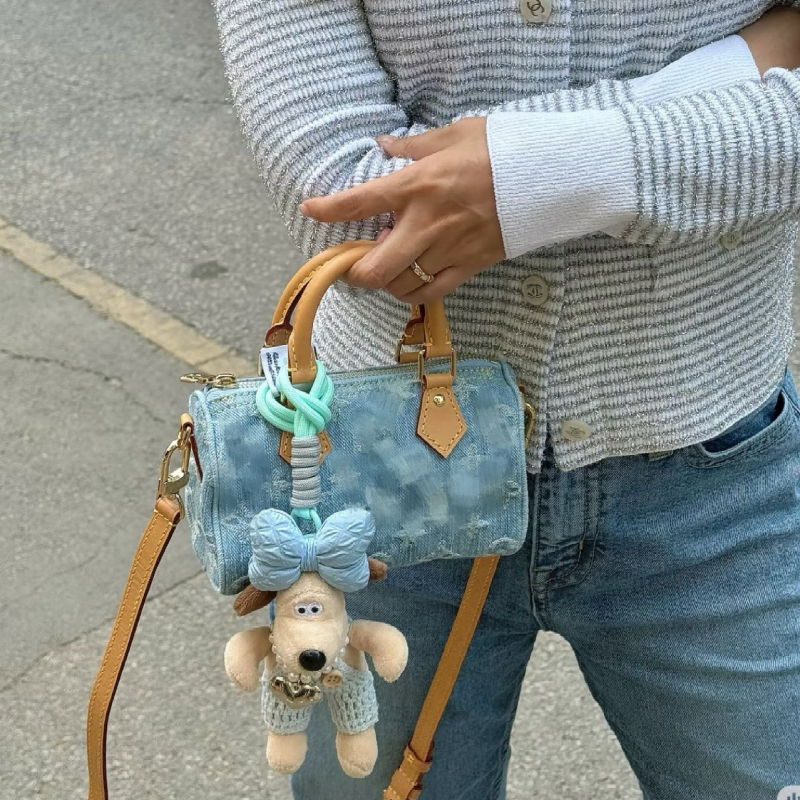 Mini denim torbica Boston, crossbody, oblik jastuka, podstava od platna, džep sa zatvaračem na zip