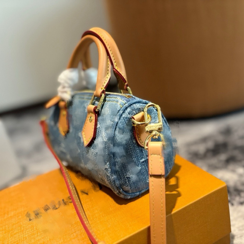 Mini denim torbica Boston, crossbody, oblik jastuka, podstava od platna, džep sa zatvaračem na zip