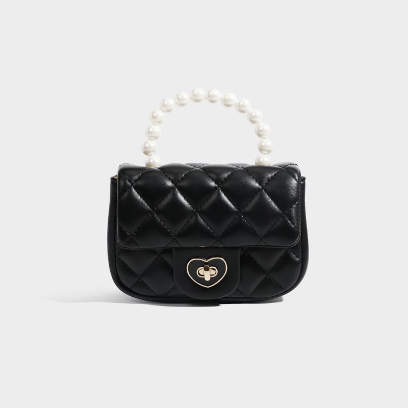 Ženska mini kvadratna torbica s quilted uzorkom i lancem preko ramena, Chanel inspiracija, proljeće 2025, elegantna i moderna
