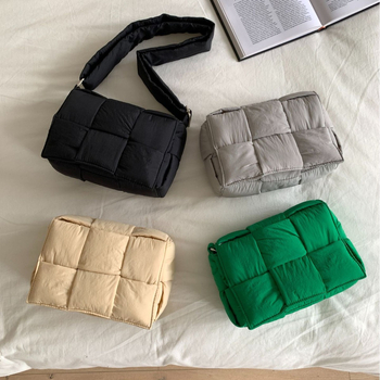 Ručna tkana mala kvadratna torbica s preklopom, uzorak oblaka, široka naramnica, crossbody torba za žene