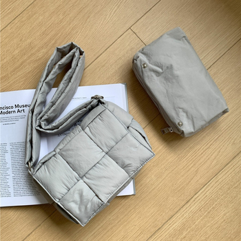 Ručna tkana mala kvadratna torbica s preklopom, uzorak oblaka, široka naramnica, crossbody torba za žene