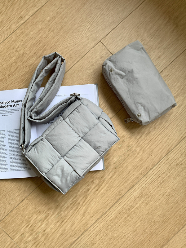 Ručna tkana mala kvadratna torbica s preklopom, uzorak oblaka, široka naramnica, crossbody torba za žene