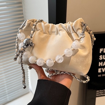 Srebrna plisirana torba s lancem, u stilu kineskog nacionalnog dizajna, novi model 2025, crossbody torba preko ramena, detalj biserne knedle
