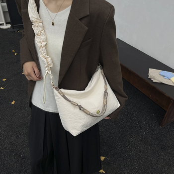 Ženska plisirana crossbody torba — najlon, oblik oblaka, svakodnevna torba za rame
