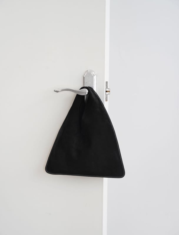 Ženska kožna trokutasta torbica za pazuh, minimalistički stil old-money, velika veličina