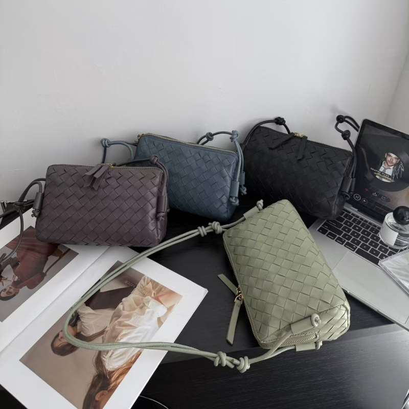 2025 nova torbica od ovčje kože s pletenim uzorkom u obliku školjke, naramenica ili crossbody remen, ručna torba, zatvarač s čvorom, mali kvadratni oblik