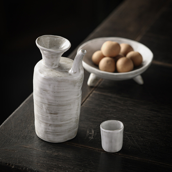 Set ceramic pentru servirea vinului și sake, cu o oală și patru pahare, în stil vintage
