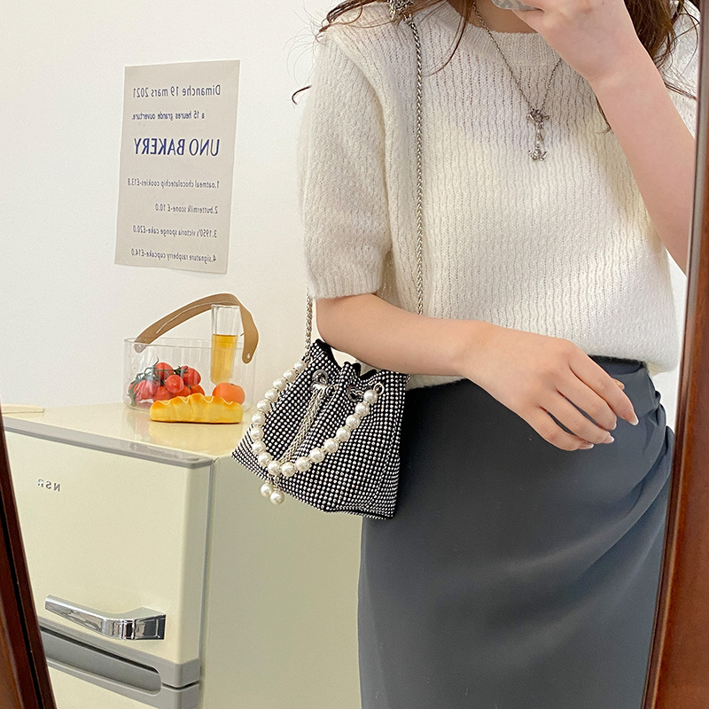 PU ženska torbica cilindričnog oblika, zatvaranje sa šnarama, gradski stil, mala veličina, nosi se preko ramena ili crossbody