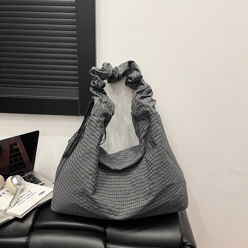 2026 Nova karirana Puff torba za žene, velika kapaciteta, torba preko ramena i crossbody, svestrana i moderna Cloud torba
