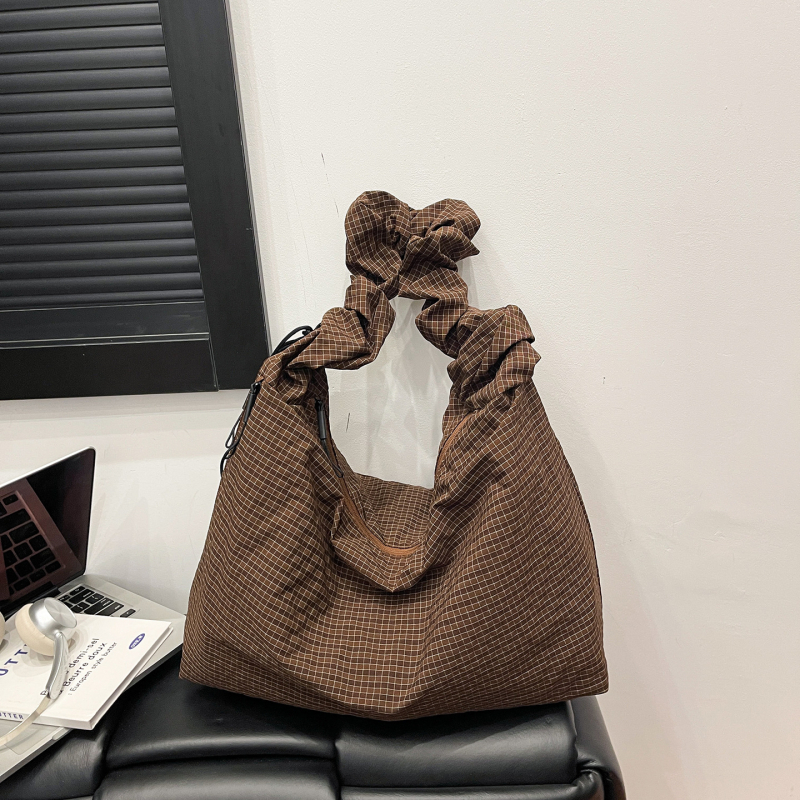 2026 Nova karirana Puff torba za žene, velika kapaciteta, torba preko ramena i crossbody, svestrana i moderna Cloud torba